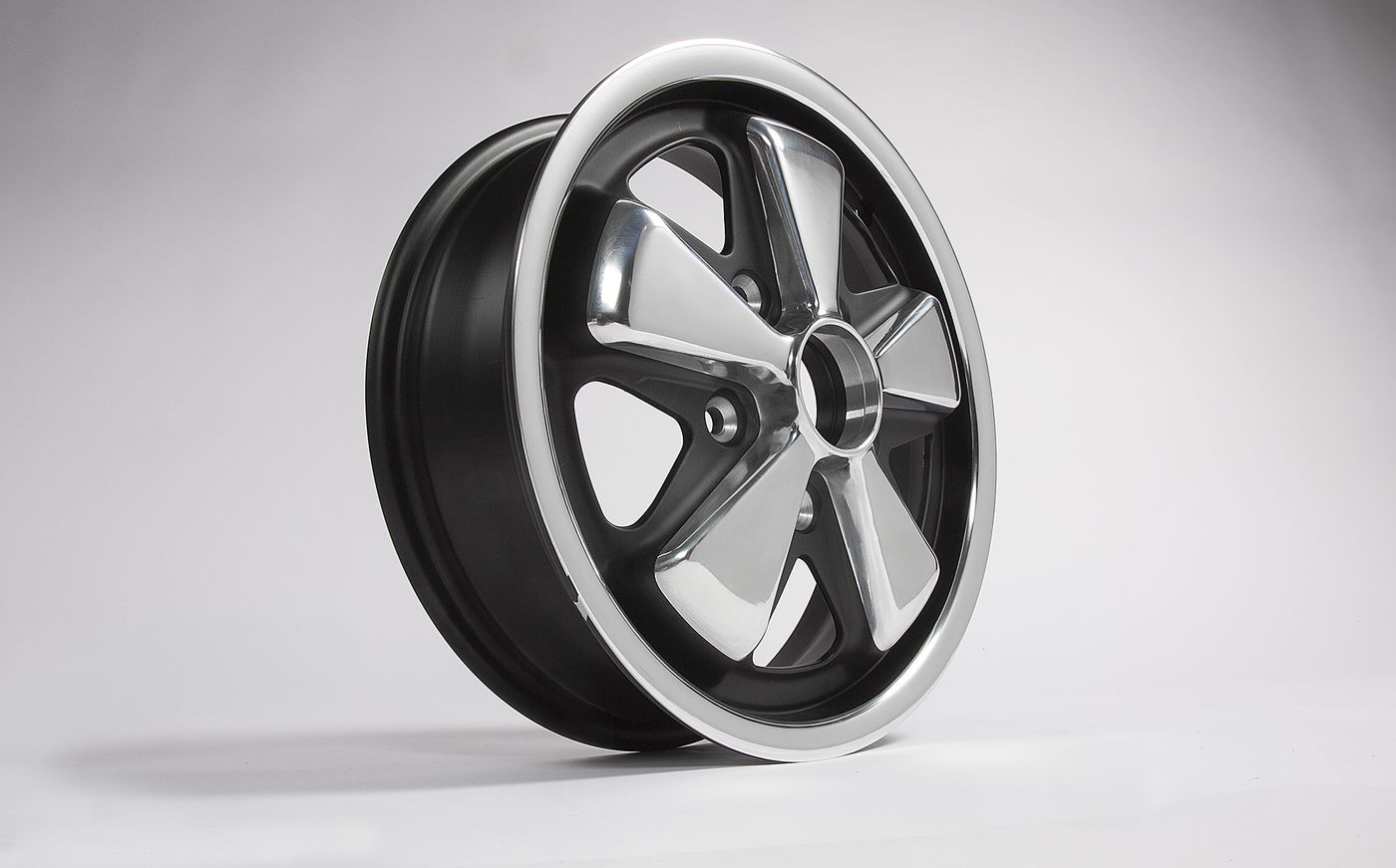 Leichtmetallrad
Alloy wheel
Jante en alliage
Felgi z lekkich met